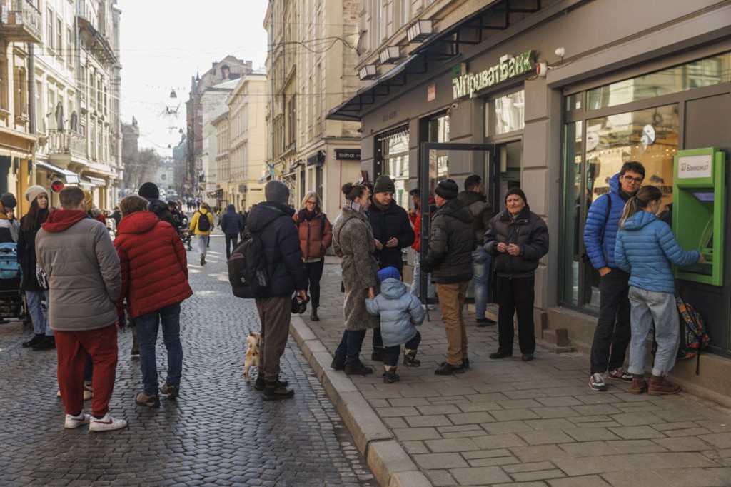 The sharp devaluation of the ruble has jeopardized Russia's ability to repay its debts in dollars.