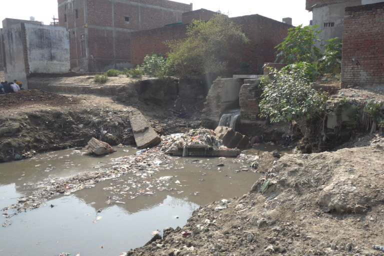 Untreated domestic wastewater entering the Yamuna River in Agra.  Photo by Kathuria Films & Production / Mongabay.